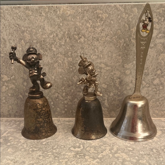 3 Disney Bell’s Lot Mickey & Minnie - Picture 2 of 9